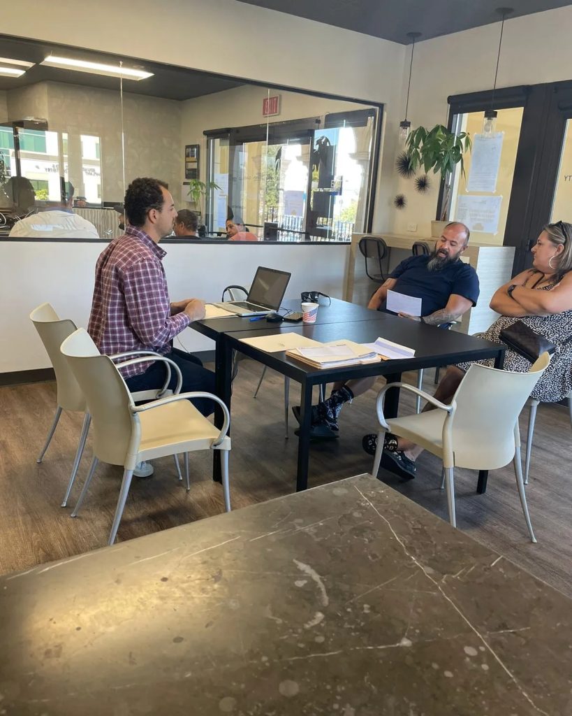 DNExpress advisor meeting with clients at a consultation table