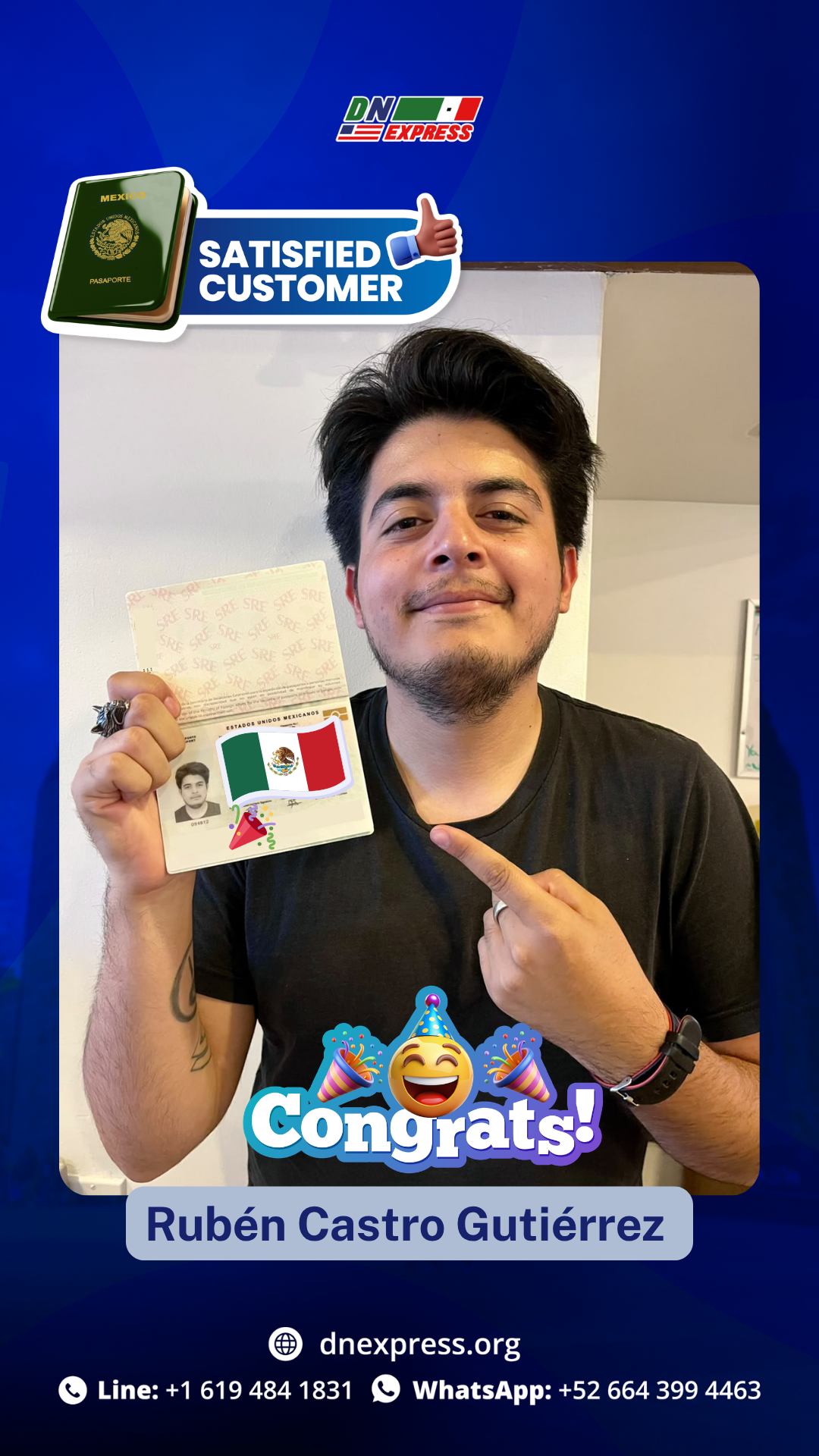 Cliente de DNExpress sosteniendo pasaporte mexicano nuevo tramitado en consulado de Tijuana. Servicio de cita en 2 semanas con revisión de documentos sin rechazo SRE